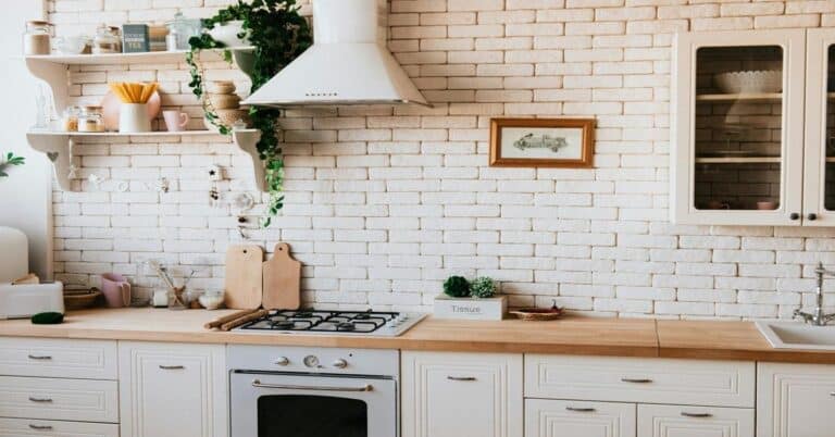 Smart Kitchen Hacks to Maximize Space and Efficiency